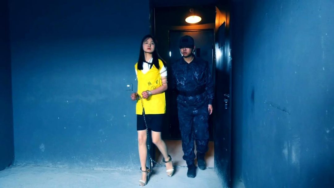 《红颜陌路》上集 杀害喜欢家暴老公的王娇被捕入狱-12