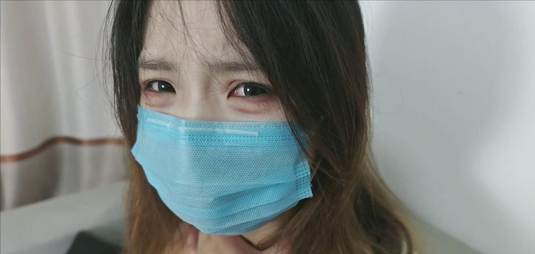 模特桃桃 眼睛很大 身材巨好 真空穿着碎花裙 强制行走 照镜子-5