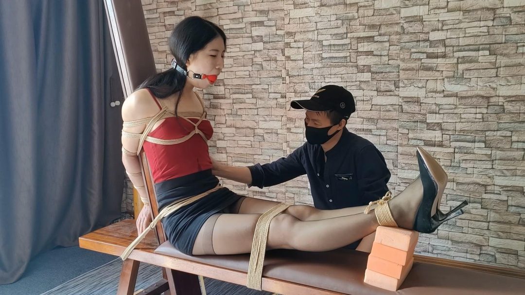 一绳所爱工作室定拍:柔柔极限老虎凳鞭打挠痒挠痒 真空吊带大口球-7 一绳所爱工作室定拍:柔柔极限老虎凳鞭打挠痒挠痒 真空吊带大口球-7