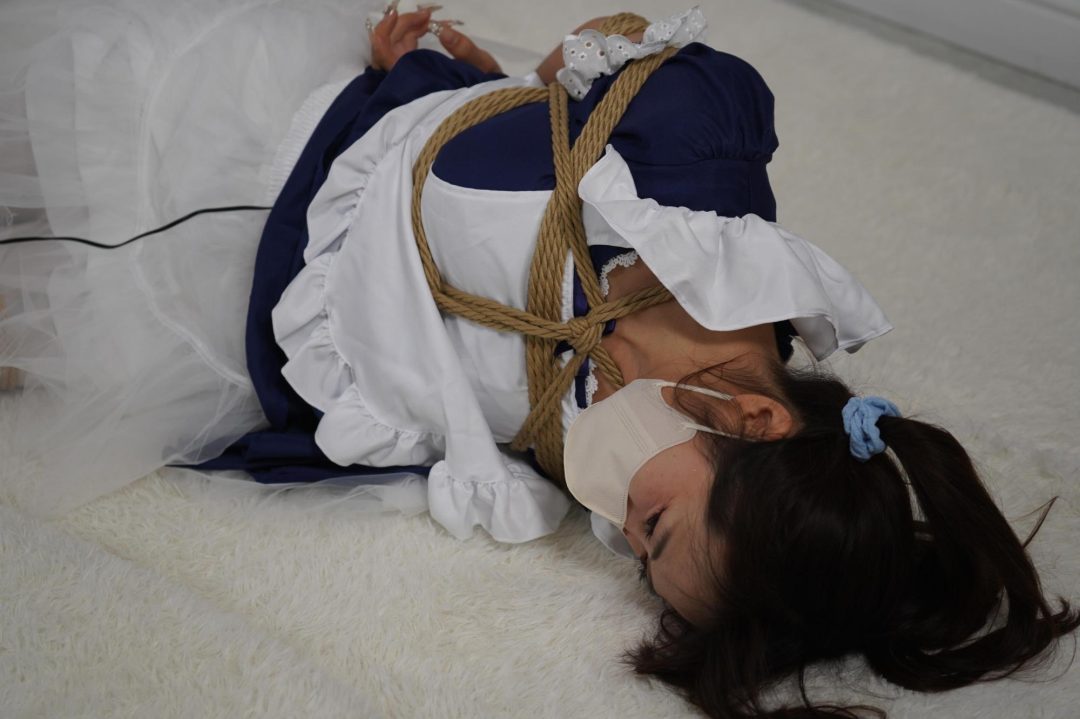 【灰太郎的羊】【希希】铁链与额头碰撞声很悦耳，但美女的呻吟声更让人兴奋不已【日式+折腿缚+郊狼3.0】【女仆装】-7