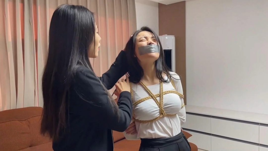 云雀定拍.公报私仇01.绑架惩罚刻薄的女总裁却意外遭遇屋中潜伏的神秘蒙面女人-4