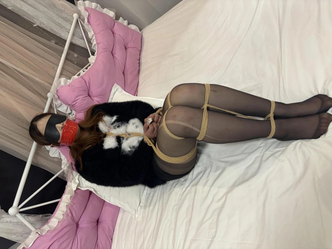 小宁体验2 黑丝+手脚并缚+吊脚+胶带封嘴-3