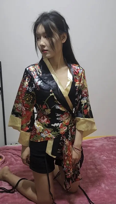新人小染身高168身材姣好裤袜+和服，五花捆绑体验-5