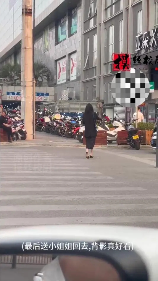 车内舔舐素人主播小姐姐的极品玉足-11