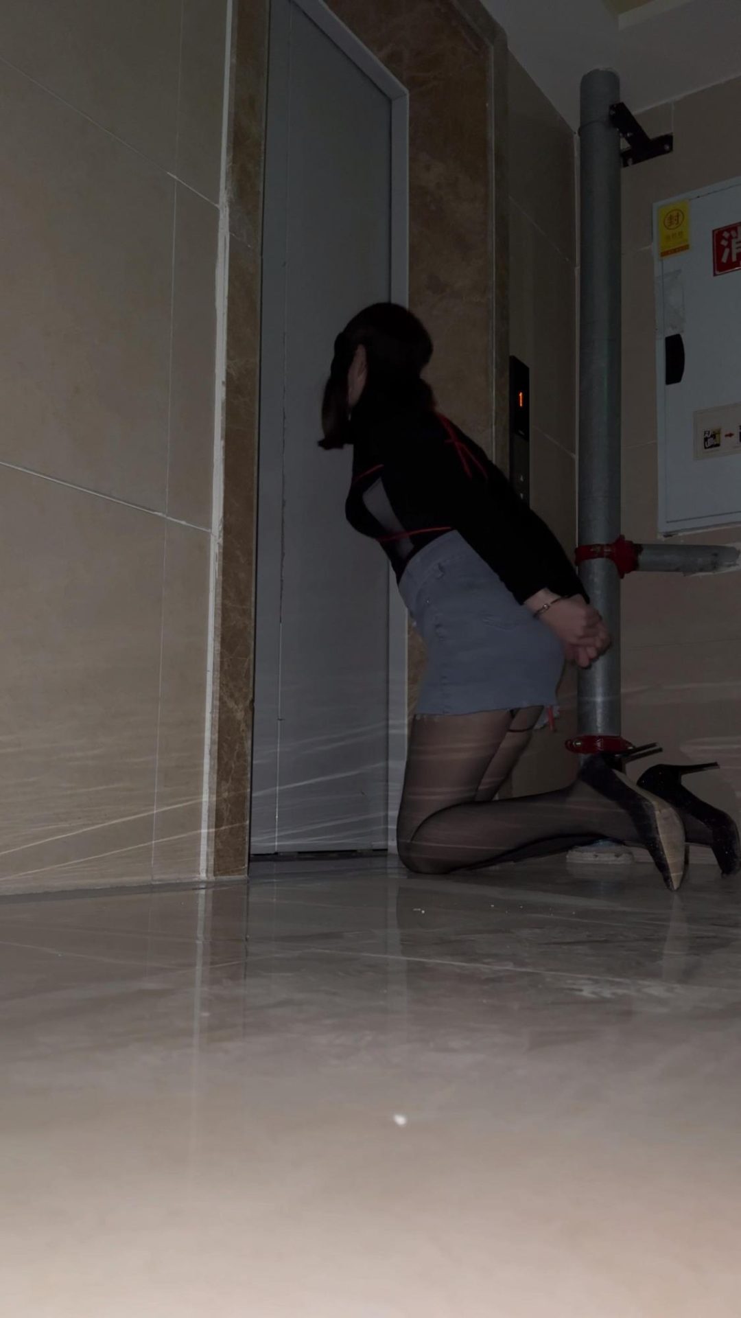 电梯口蒙眼龟甲缚挑战SubM-5