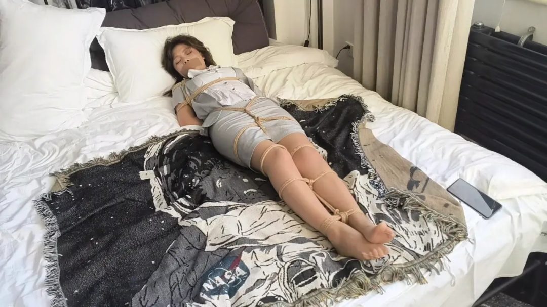 肉丝秘书小姐姐被捆绑堵嘴驷马折磨-3