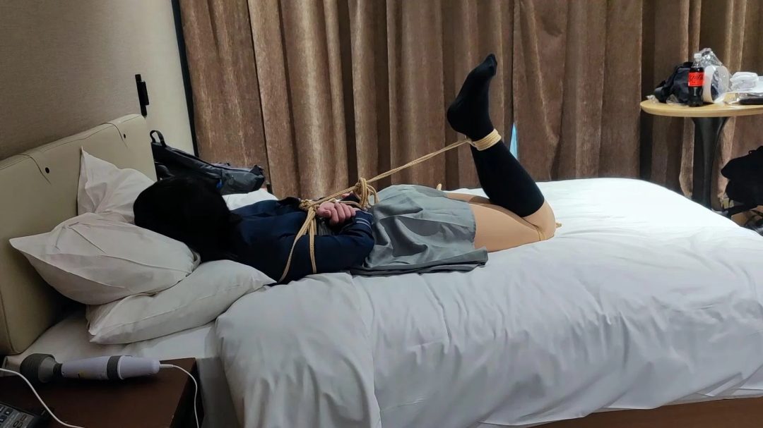 [cosplay]莉可丽丝-井上泷奈 伪娘 束缚 驷马 保鲜膜半包-2