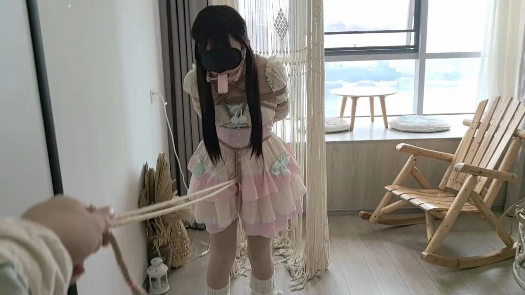 浅尝一下纵锦浪里多段口球训练 无内丝袜观感 股绳虐Y-3