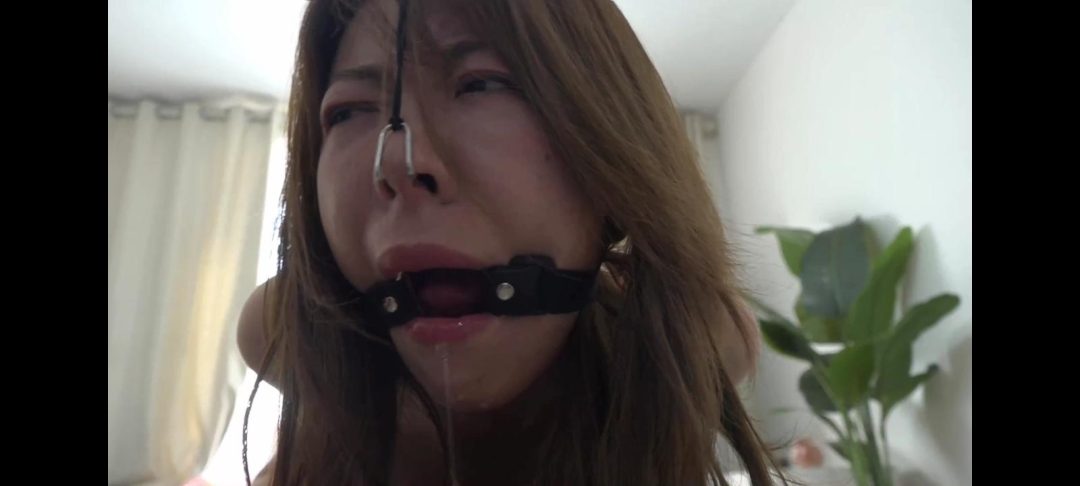 神奇女侠沦为囚犯 后手驷马 脚趾缚 丝袜包头 挠脚心 接口水喝掉 原味丝袜堵嘴 定身 鞭打屁股 电击 股绳折磨 非人待遇-5