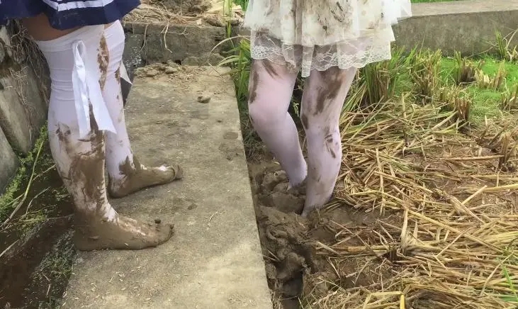 双人白丝户外玩泥弄脏带女同向-2