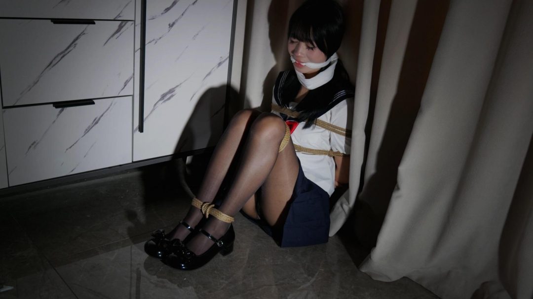 被捆绑的水手服少女-5