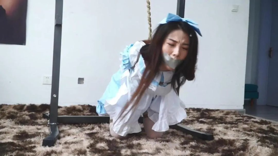 柳洋出演 《迟来的报复 》 少女柳洋被挟持绑架-6