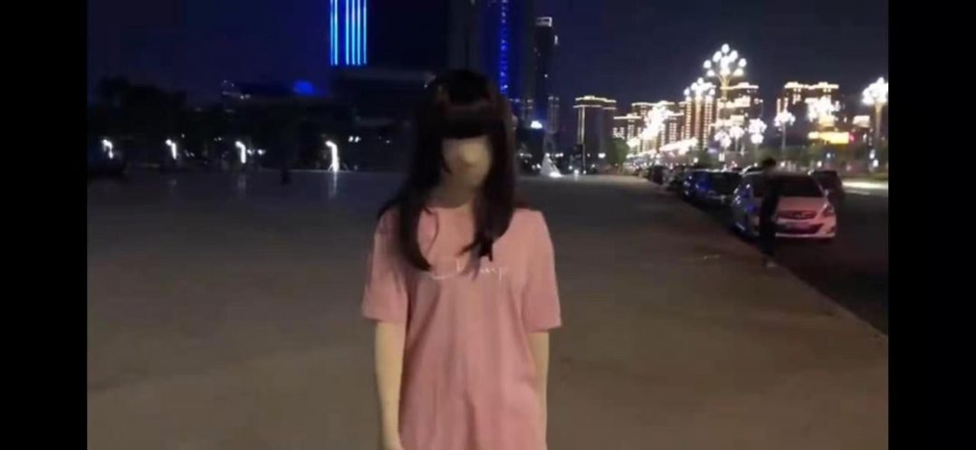 饭后穿zentai散步吸引路人眼球-2
