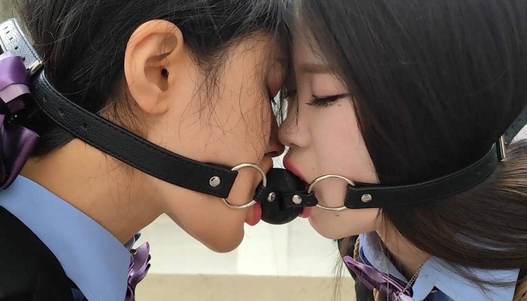 随心原创 制服姐妹花 股绳拔河 双人口球流口水-8