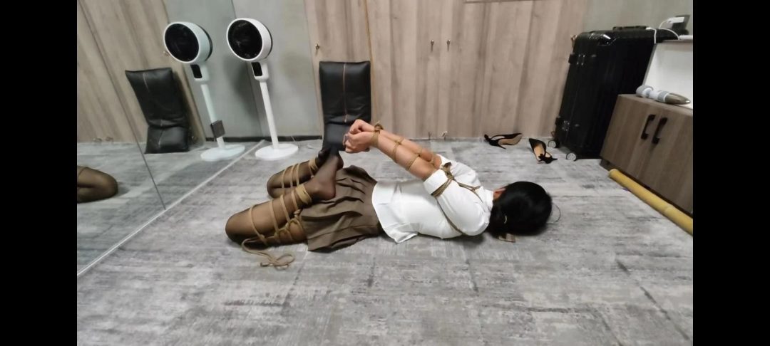 新模 试镜 欧式驷马，柔韧性超好-1