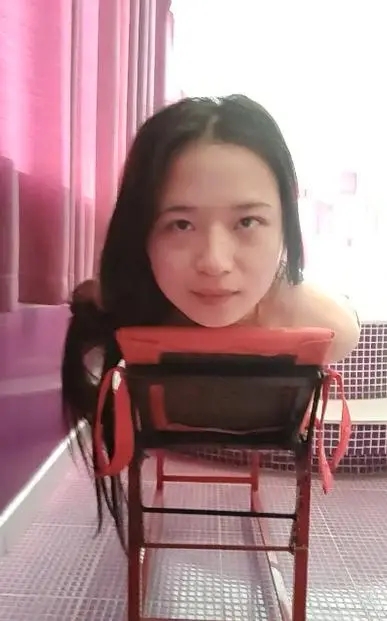 《人妻的噩梦》2 红肚兜情趣内衣+棉被包裹+强制拘束-5