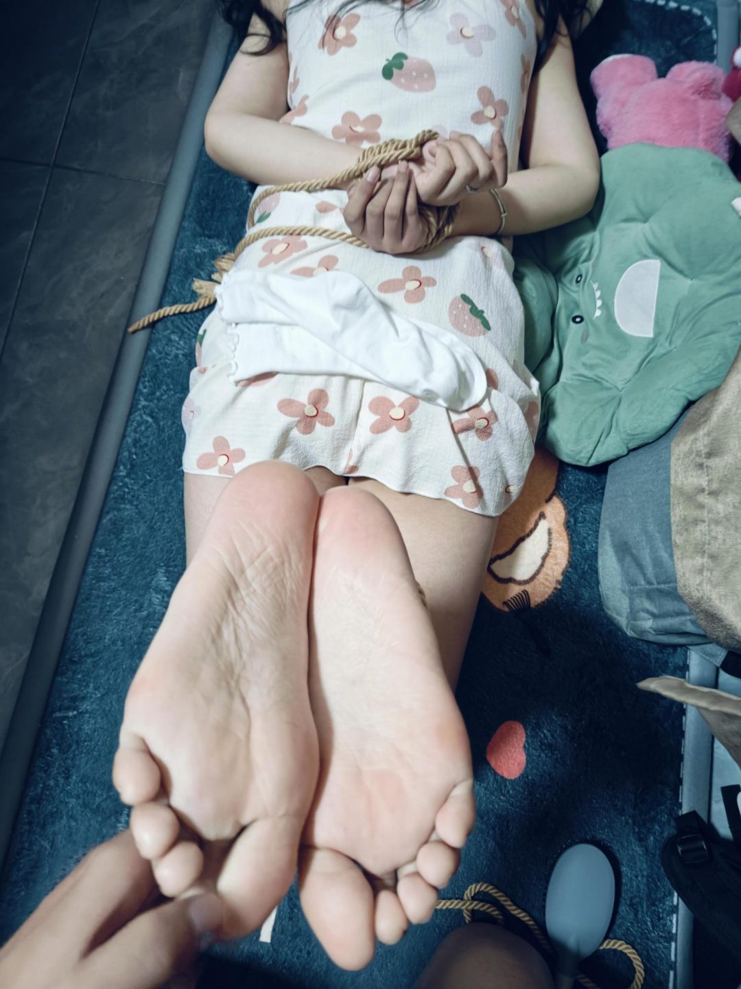 白袜捆绑挠痒-3