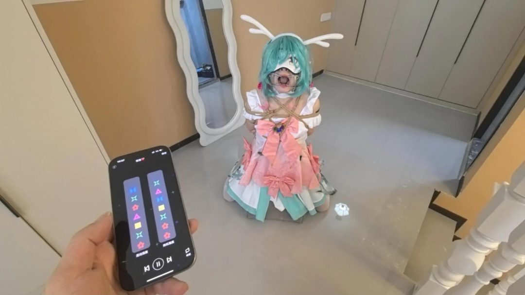 瑶妹来解锁kiss toy突突更多玩法 继续体验两位数入潮 鸭子坐木马突突入潮 强制分腿入潮 跪立电击皮革头套呼控 昏迷了不要紧-2 瑶妹来解锁kiss toy突突更多玩法 继续体验两位数入潮 鸭子坐木马突突入潮 强制分腿入潮 跪立电击皮革头套呼控 昏迷了不要紧-2