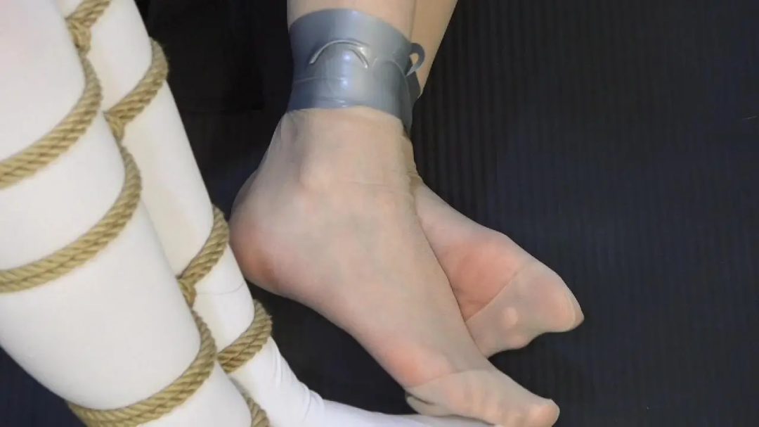 菜鸟刑讯师与美女怪盗03 富豪老王决定玩一个游戏-4