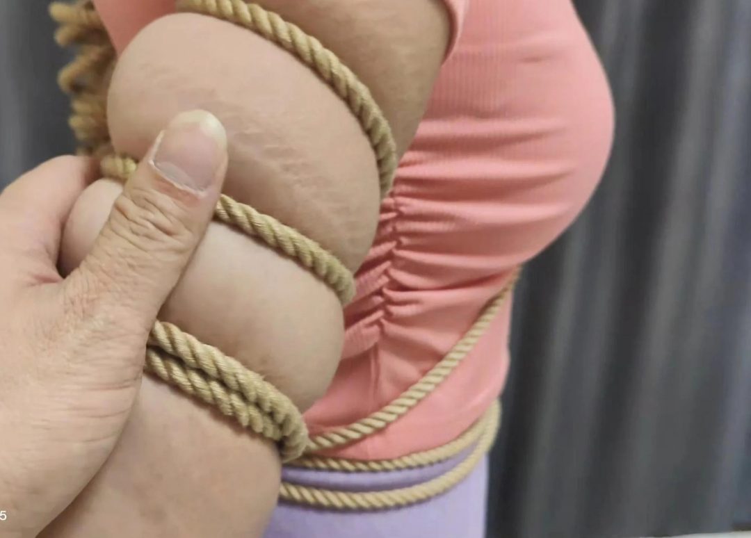 美女模特全程五花驷马捆绑-1