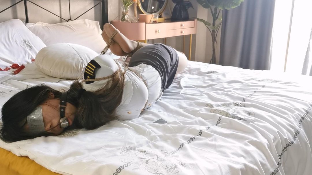奥特曼定拍：小圆直臂驷马蒙眼堵嘴放置 小姑娘声音特别有磁性-3