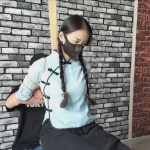 【依纯体验老虎凳和十字绑】依纯五四学生装，体验老虎凳和十字绑，加脚镣手铐赴刑场