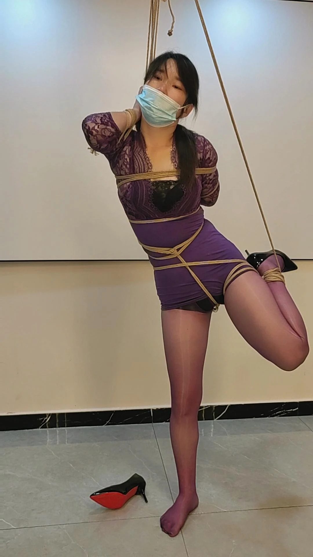 二胎妈妈清冉的紫色情趣丝袜单腿吊，崩溃的表演-7