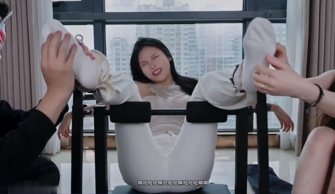 悠悠挠艾米-5
