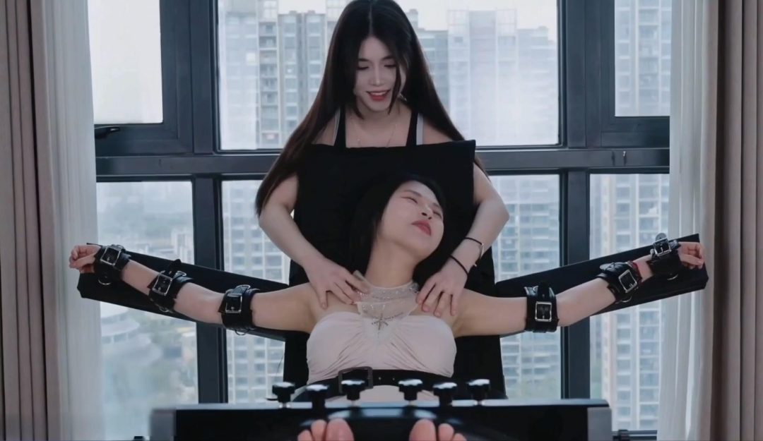 悠悠挠艾米-2