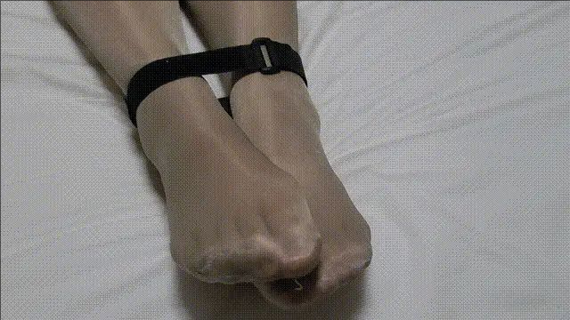 艺校小萝莉，白嫩，气血足。唱跳rap,第一次尝试床上缚绳 职业装黑丝皮靴 蒙眼封嘴挣扎口水直流 嘤嘤嘤不要太爽-1