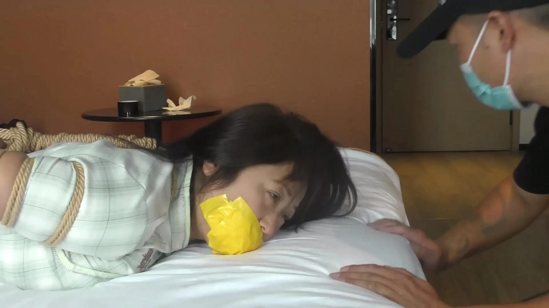 摄痞工作室定拍:熟女老阿姨遇劫大字绑逃脱未遂惨遭二次捆堵挠脚心-8 摄痞工作室定拍:熟女老阿姨遇劫大字绑逃脱未遂惨遭二次捆堵挠脚心-8
