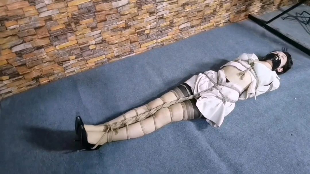女老师去学生家补课竟走错了门,竟遇到了虐待狂人的无情折磨.....-5
