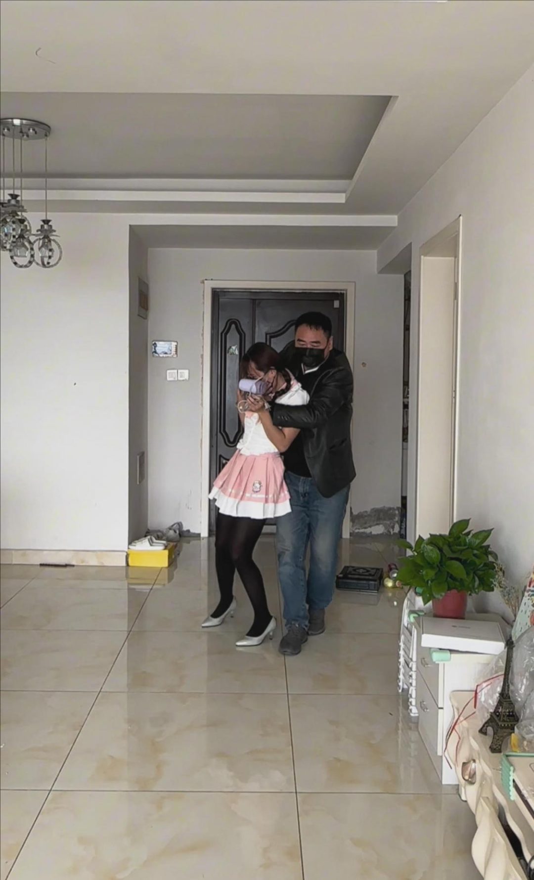 邻居大叔捆绑羞辱囚禁JK妹-4