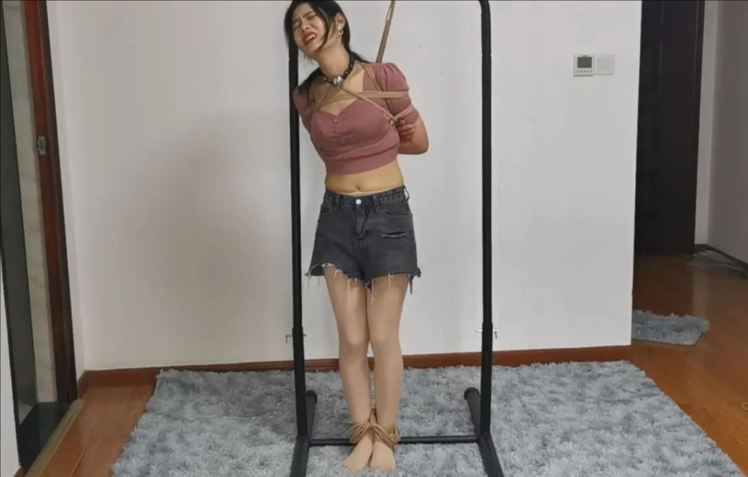 奥特曼：新妹子青青，第二位在被我捆绑长时间独自放置过程中崩溃，大哭大叫的妹子-1
