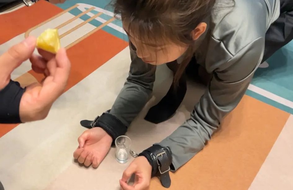 【昆亚原创】面试房间里不能说的秘密-2