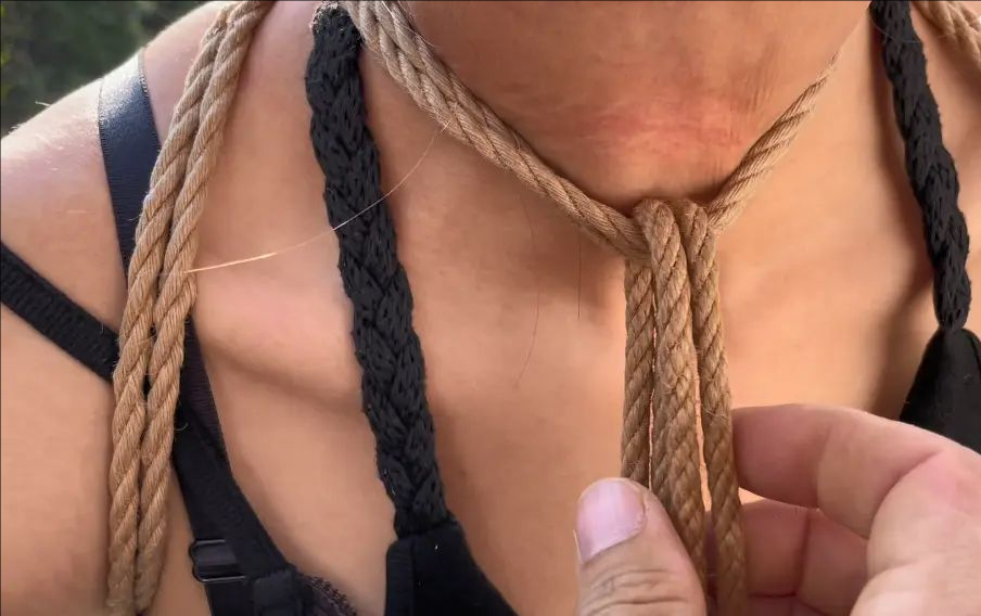 脖子勒紧和膝盖连起来 呼吸困难 行走 折磨 难受 刺激 全程嗷嗷叫[花花】-4