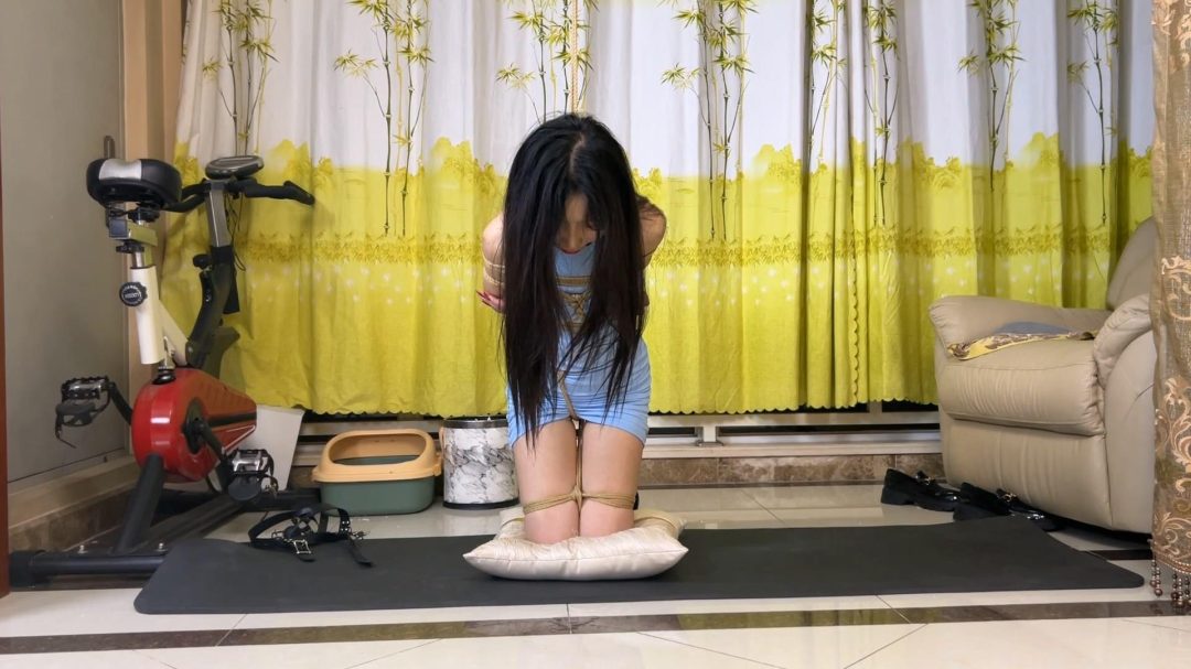 贝特工作室定拍：果子紧缚体验 直臂后手吊+跪缚口球放置-7