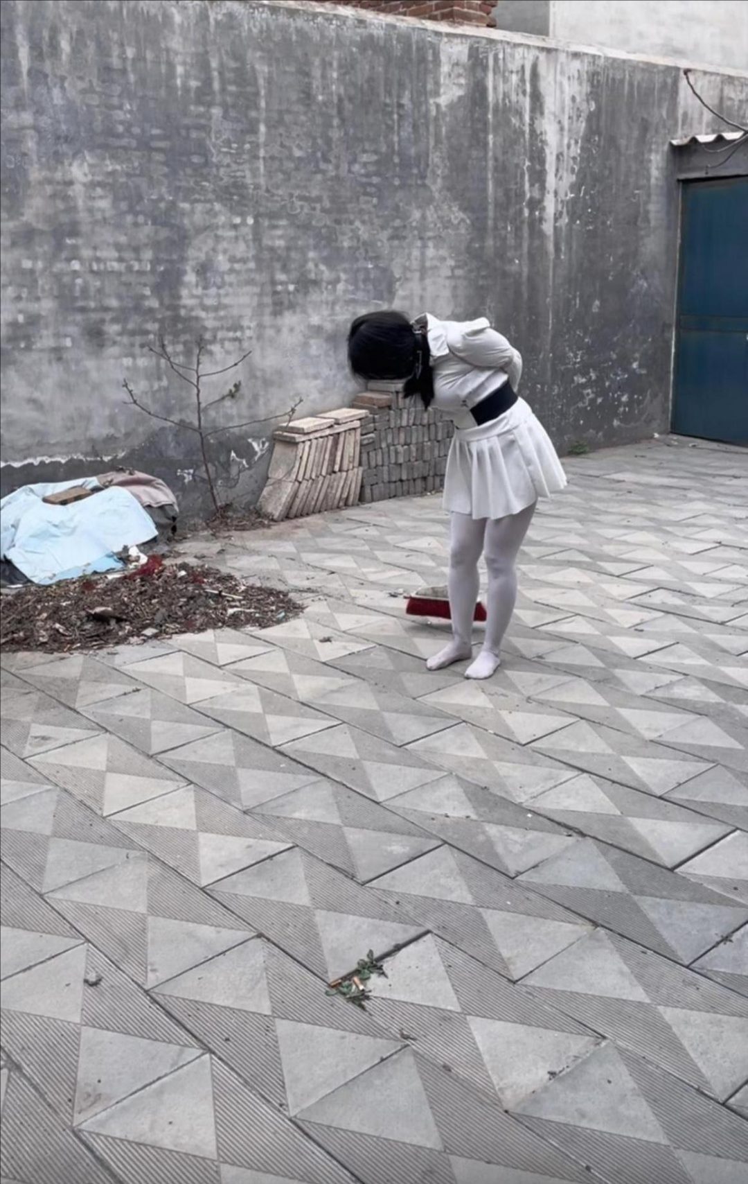 被发现的白丝女盗窃贼-8