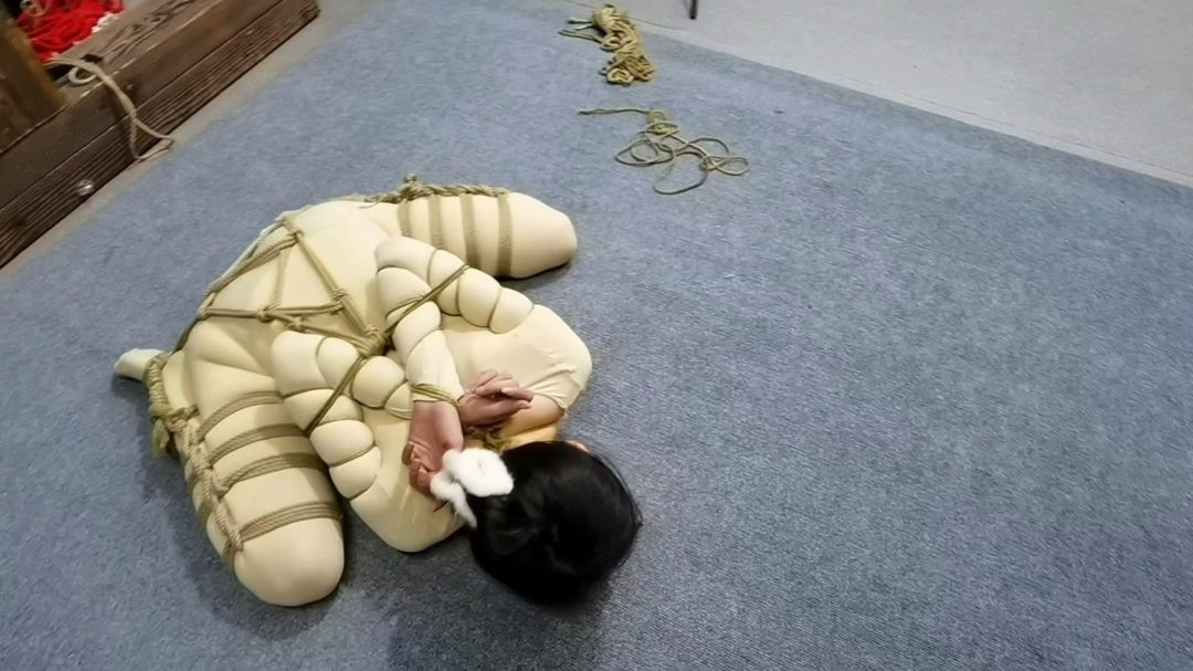 青洼紧缚挣扎 疯狂地挣扎-6