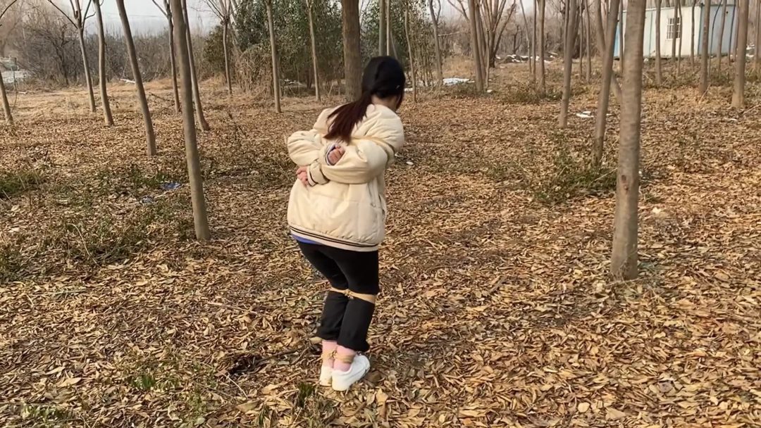 户外长时间捆绑蹦跳+户外驷马-6