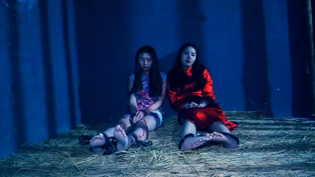 定拍女烈片《红岩英烈 2》中集 敌人在刑讯室对沈林芳和蔡美霞严刑逼供被折磨的遍体鳞伤-2