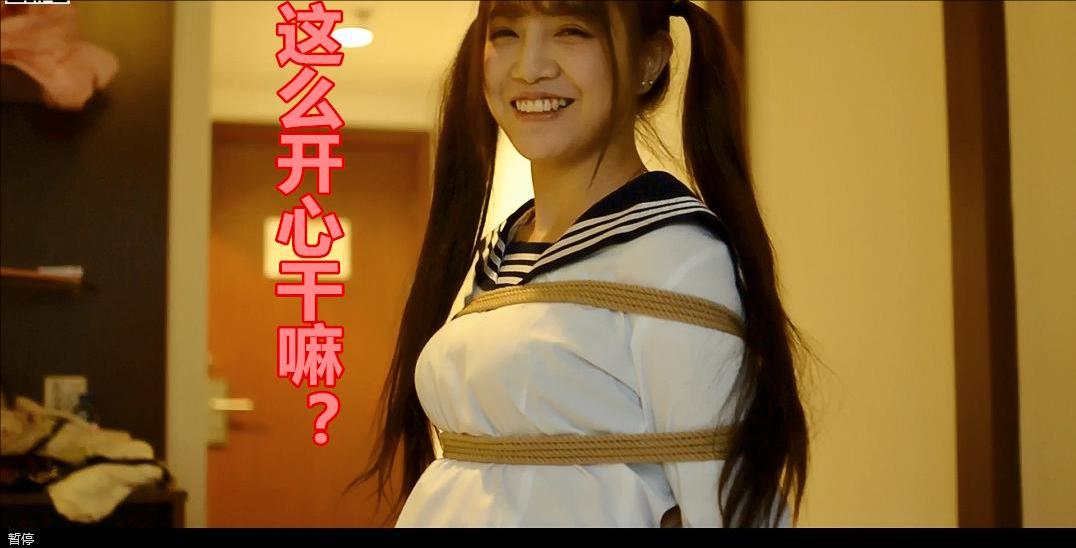较早前作品，经典回顾小美女约拍的实况，学生装丝袜演出，演示单脚吊，开心现场乐翻天-6