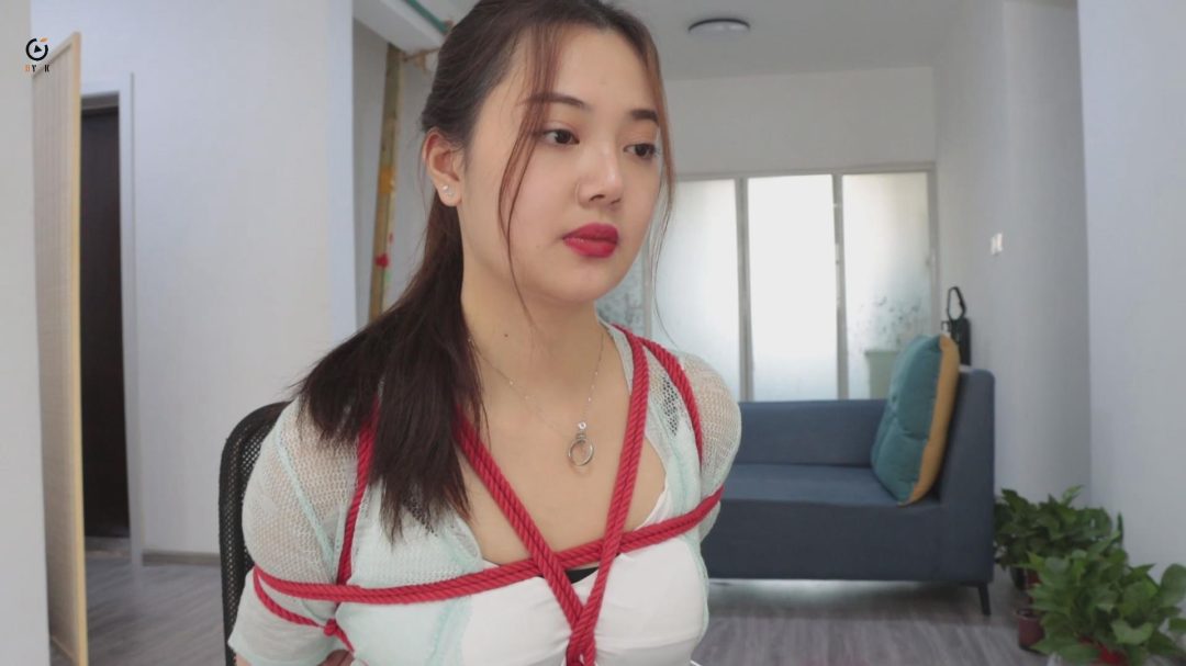 【得意客定拍】《古怪的家庭教师》少有的熟女类型模特的尝试，如此家教何愁学业不成？-10