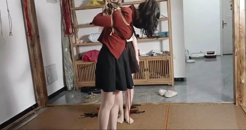 退圈人口小鹿回归（双女，后手吊缚，SP，鞭打）-3