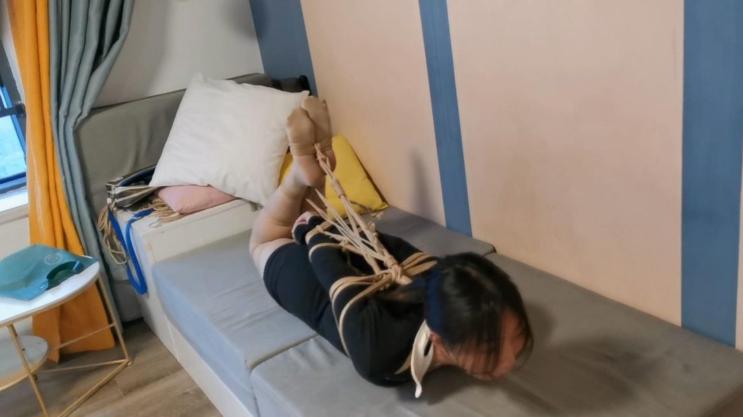 奥特曼定拍：新人小玉初试捆绑直臂驷马放置 腼腆的小姑娘-3