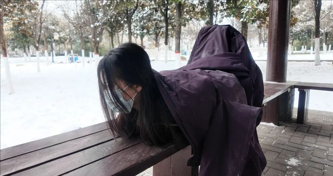 冰天雪地 公园驷马放置挣扎真刺激 心惊胆战 模特怕被别人看到 我也吓坏了-3