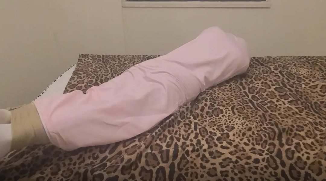 小姐姐的粉色抱枕套-3