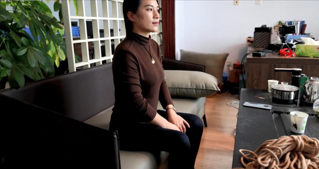 新人试镜，勤劳主妇汐汐的另类兼职第一季，勇敢的家庭主妇，极限捆绑、勒头驷马、大号口球、丰富口水、极度挣扎，重度痒刑折磨，主妇中的优秀绳模闪亮登场-1