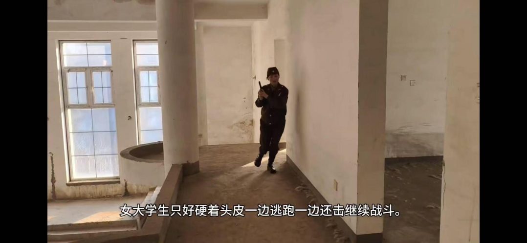 女学生卧底被特务发现，展开了激烈枪战，最后不幸落入手中，她能逃脱吗？会有怎样的刑罚等待她。-7