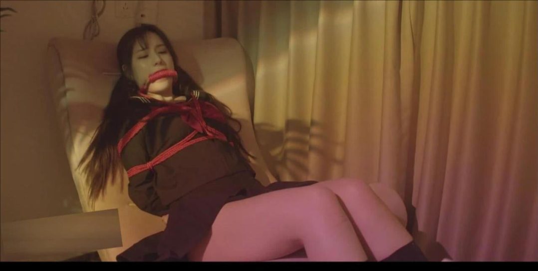JK绳缚 调教JK制服女友后手绑缚-1